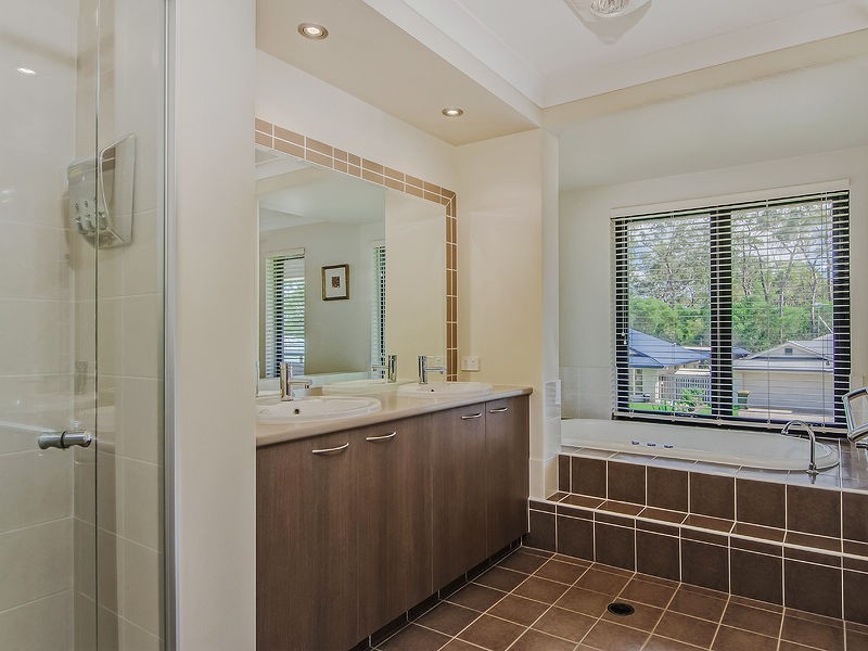 15 Lilyvale Crescent, Ormeau QLD 4208