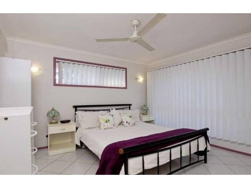 3 Leigh Place, Edens Landing QLD 4207