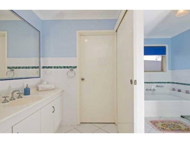 3 Leigh Place, Edens Landing QLD 4207