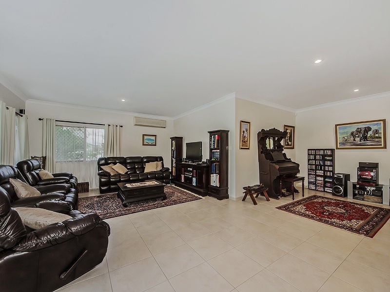 18 Emmaville Crescent, Ormeau QLD 4208