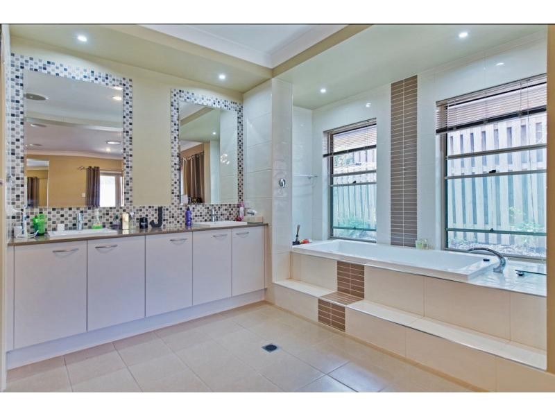 4 Oceanblue Rise, Upper Coomera QLD 4209