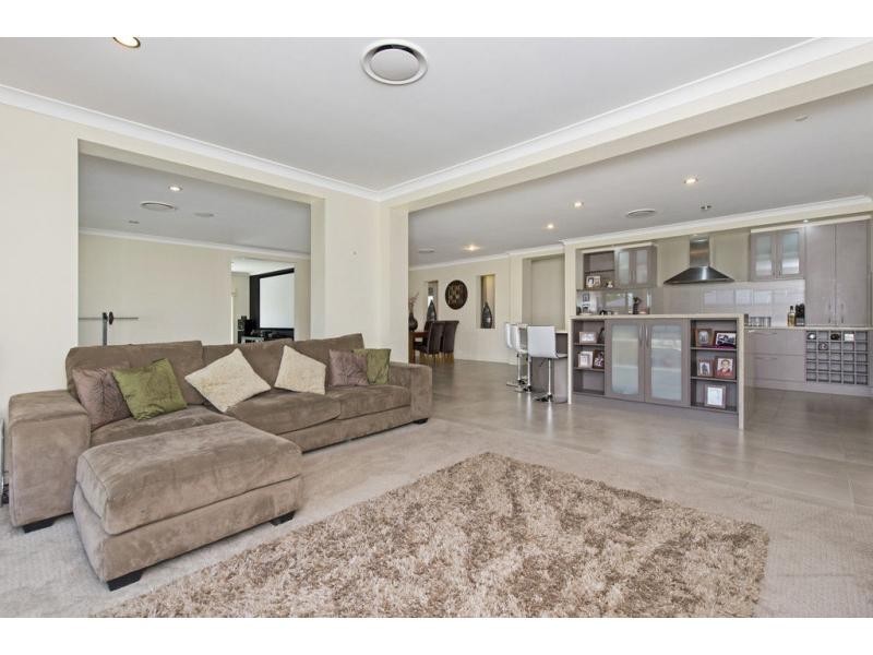 4 Oceanblue Rise, Upper Coomera QLD 4209