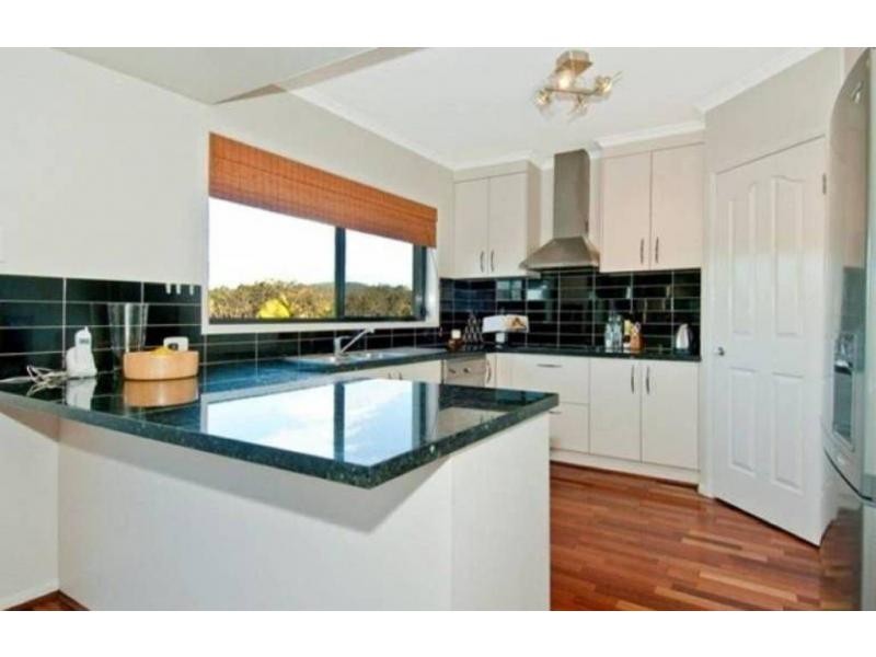 35 Lake Breeze Drive, Windaroo QLD 4207