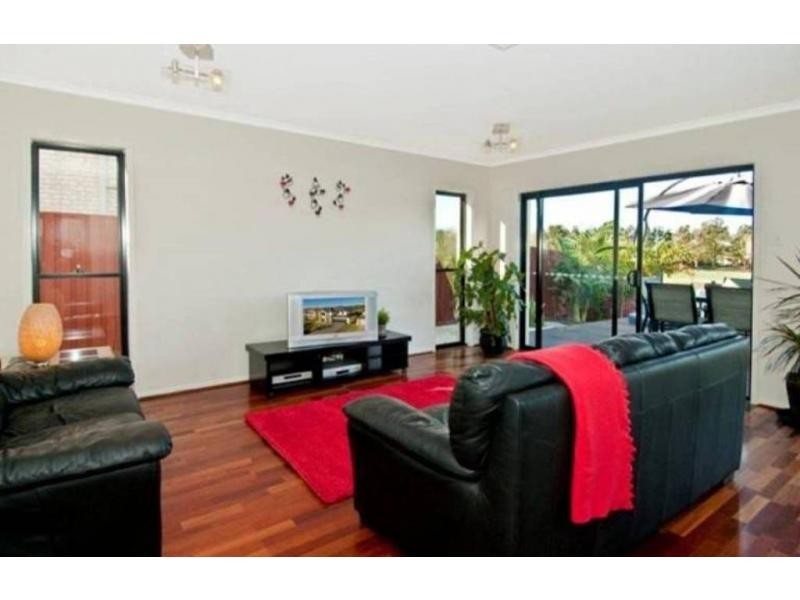 35 Lake Breeze Drive, Windaroo QLD 4207