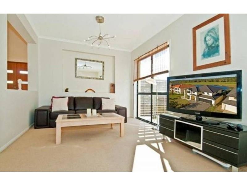 35 Lake Breeze Drive, Windaroo QLD 4207