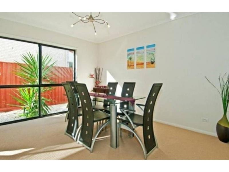 35 Lake Breeze Drive, Windaroo QLD 4207