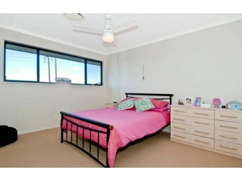 35 Lake Breeze Drive, Windaroo QLD 4207