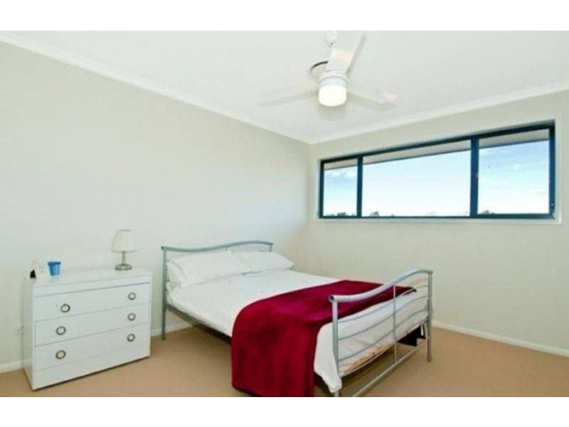 35 Lake Breeze Drive, Windaroo QLD 4207