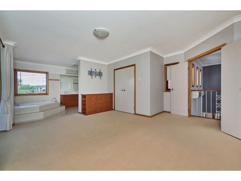 26 Riverside Terrace, Windaroo QLD 4207