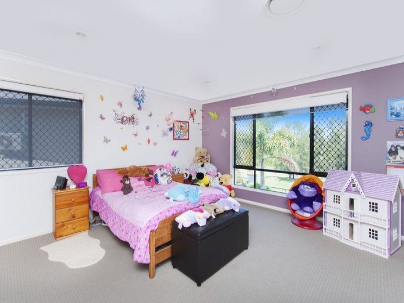 22 Riverside Terrace, Windaroo QLD 4207