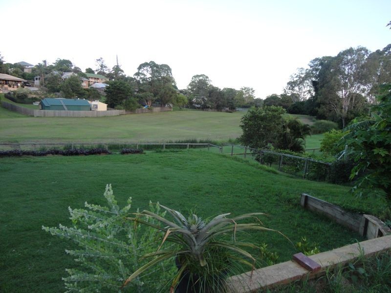 8 Yvonne Crescent, Mount Warren Park QLD 4207