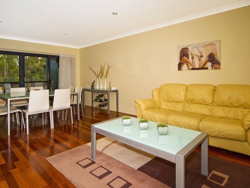 38 Riverside Terrace, Windaroo QLD 4207