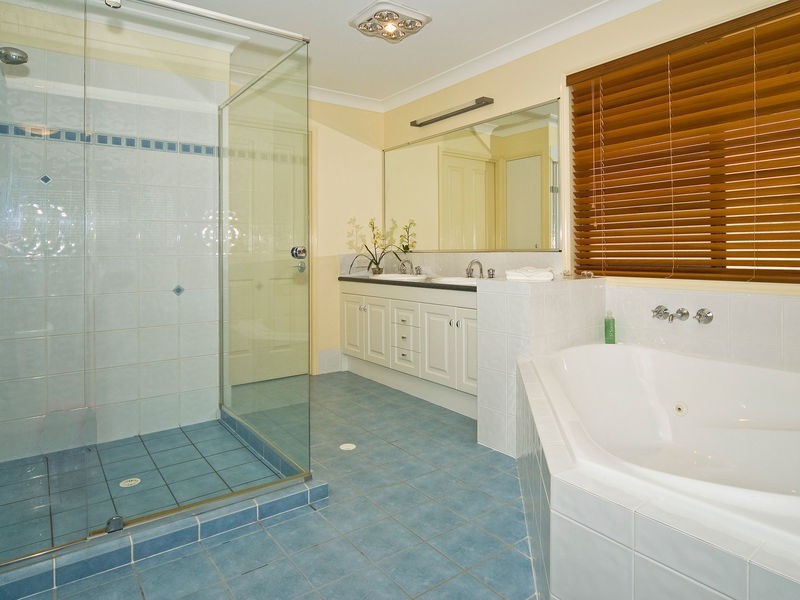 38 Riverside Terrace, Windaroo QLD 4207