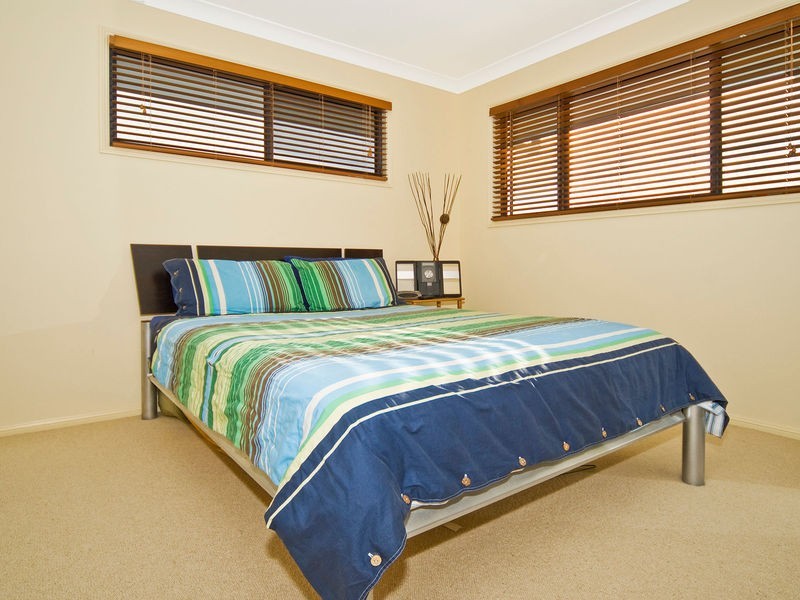 38 Riverside Terrace, Windaroo QLD 4207