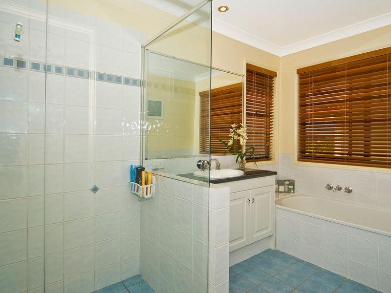 38 Riverside Terrace, Windaroo QLD 4207