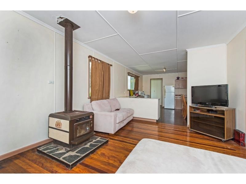 6 Marlowe Road, Alberton QLD 4207