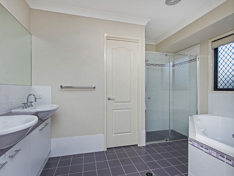 12 Emmaville Crescent, Ormeau QLD 4208