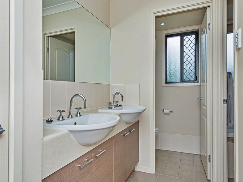12 Emmaville Crescent, Ormeau QLD 4208