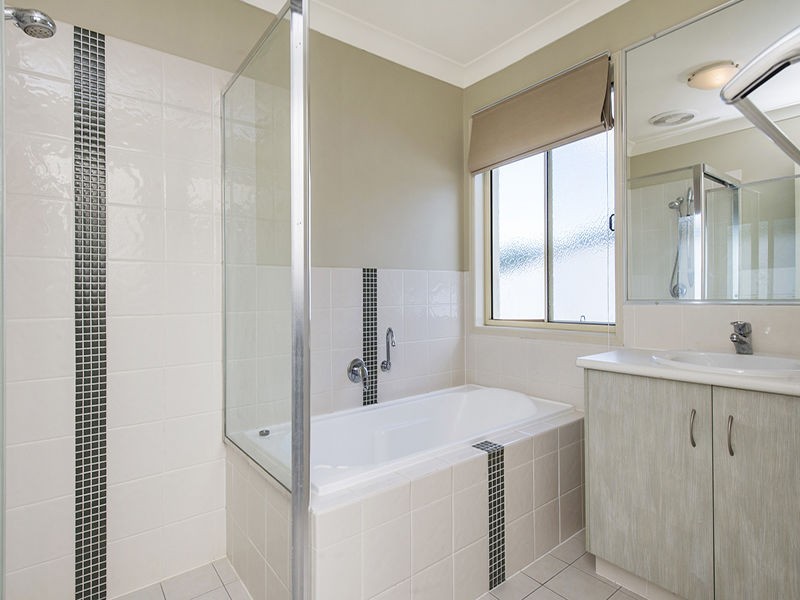 16 Rix Drive, Upper Coomera QLD 4209