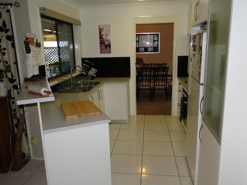 6 Woodlands Avenue, Petrie QLD 4502