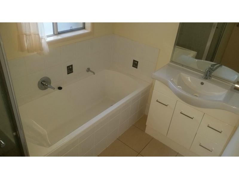 32 Water Street, Kallangur QLD 4503