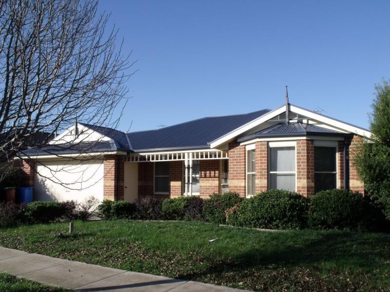 6 Glade Court, Cranbourne VIC 3977