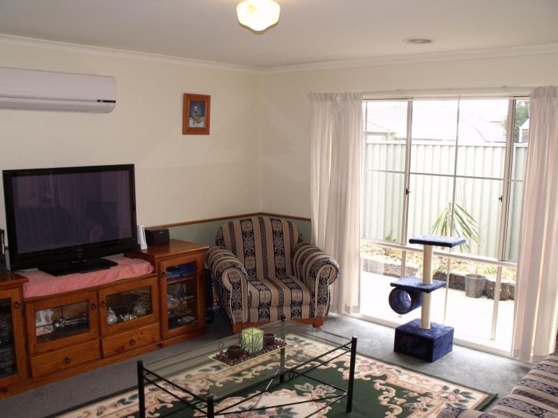 12 Oak Post Place, Cranbourne VIC 3977
