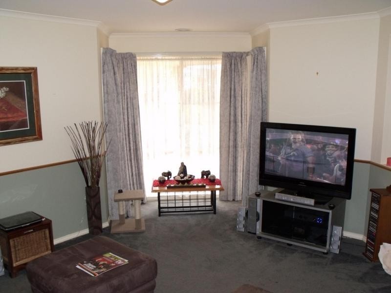 12 Oak Post Place, Cranbourne VIC 3977