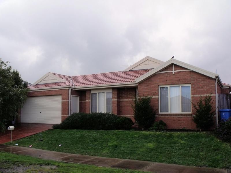 10 Breamlea Way, Cranbourne VIC 3977