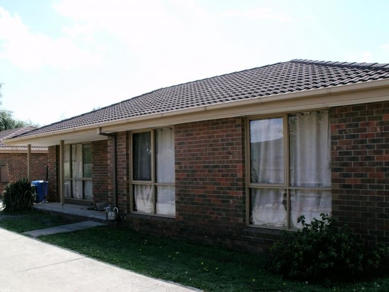 02/13 Fairfield Street, Cranbourne VIC 3977