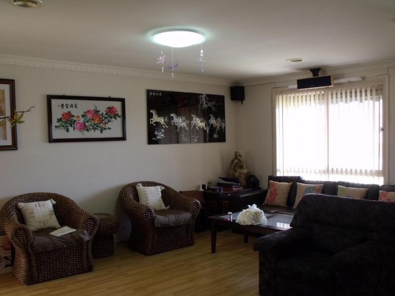 30 Manatoka Crescent, Hampton Park VIC 3976