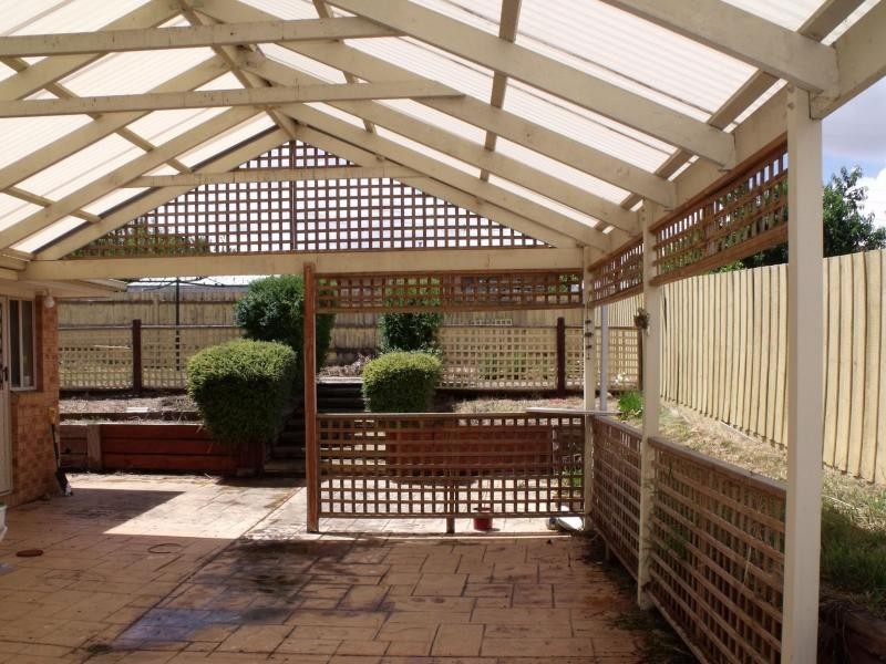 30 Manatoka Crescent, Hampton Park VIC 3976