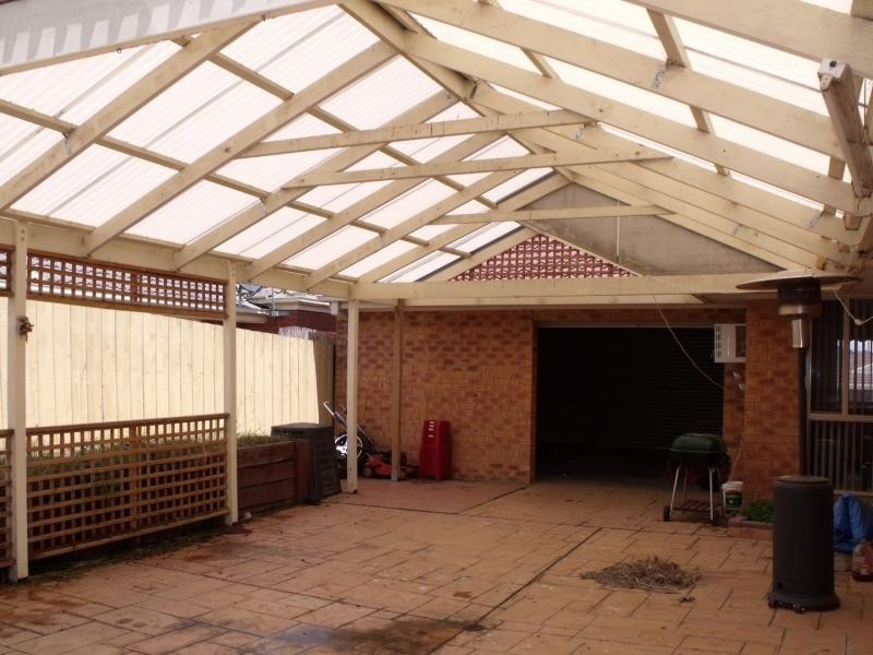 30 Manatoka Crescent, Hampton Park VIC 3976