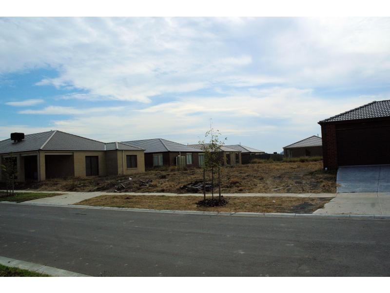 20 Limerick Road, Cranbourne East VIC 3977