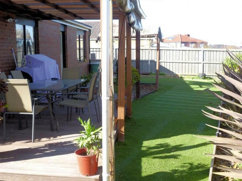 15 Fairways Boulevard, Cranbourne North VIC 3977