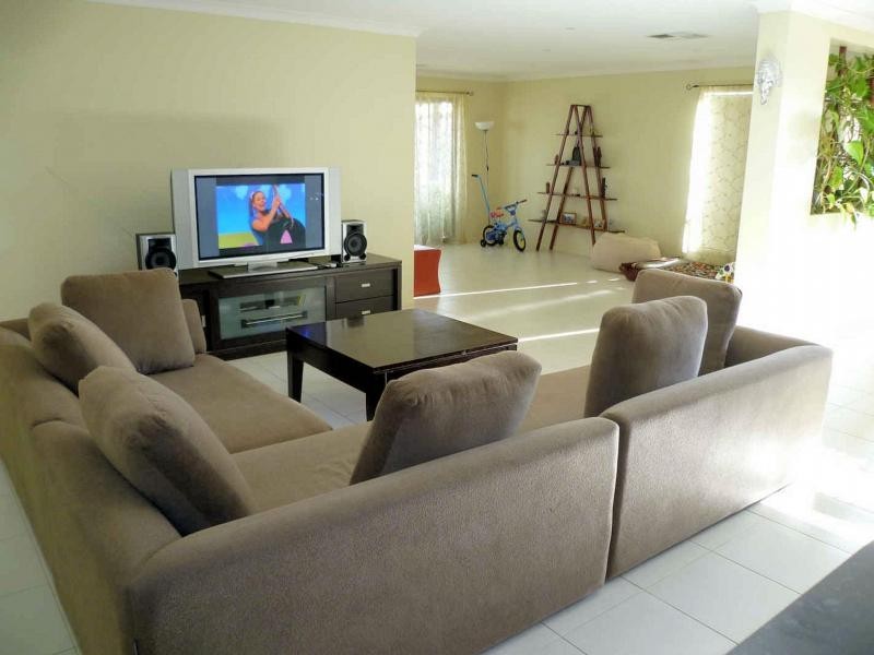 15 Fairways Boulevard, Cranbourne North VIC 3977