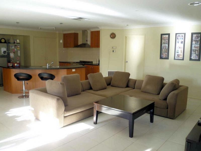 15 Fairways Boulevard, Cranbourne North VIC 3977