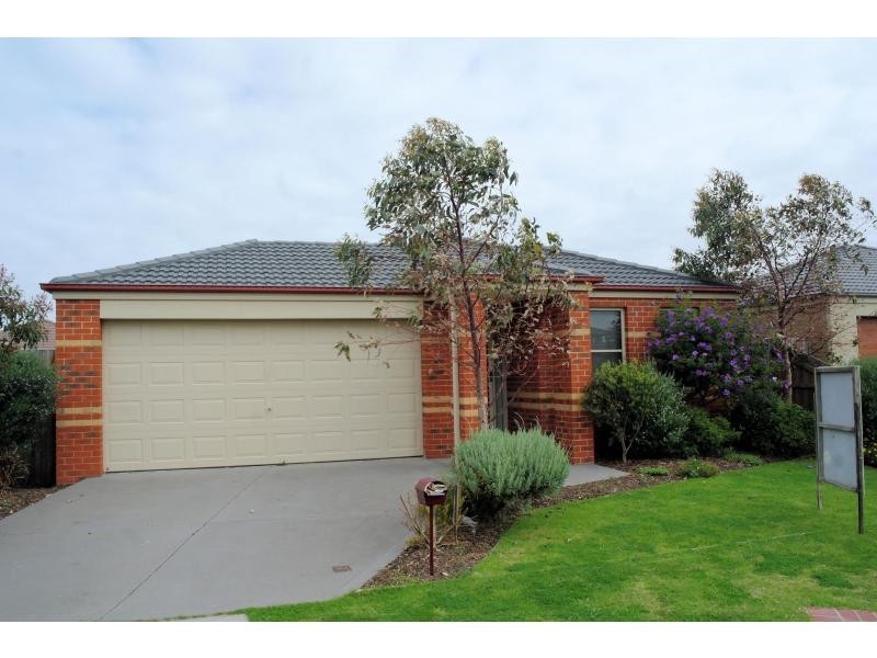 11 St Mellion Court, Cranbourne VIC 3977