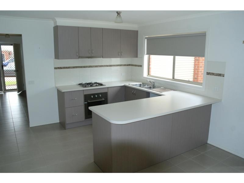 11 St Mellion Court, Cranbourne VIC 3977