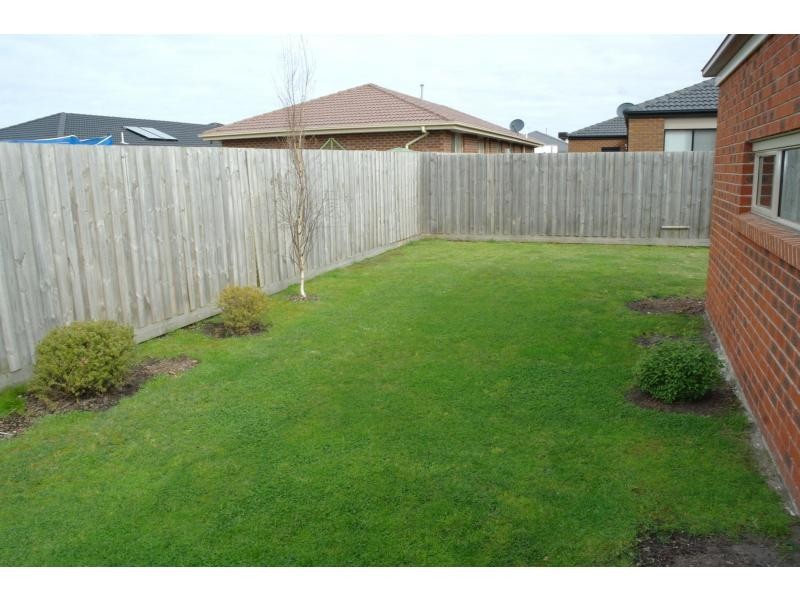 11 St Mellion Court, Cranbourne VIC 3977