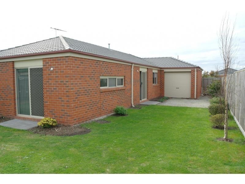 11 St Mellion Court, Cranbourne VIC 3977