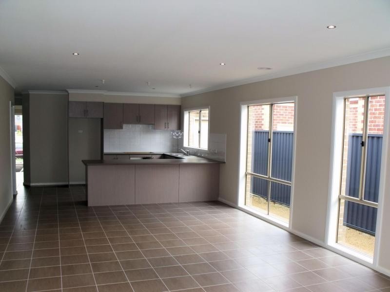 83 The Parkway, Pakenham VIC 3810