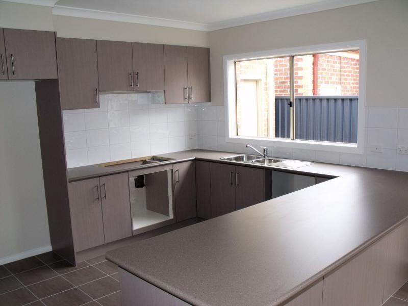 83 The Parkway, Pakenham VIC 3810