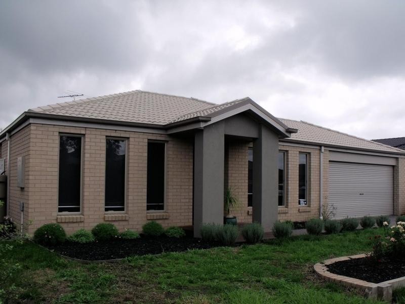 36 Laurina Link, Pakenham VIC 3810