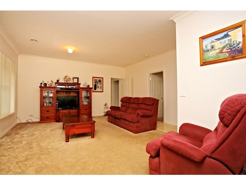 38 Lindsay Crescent, Lynbrook VIC 3975