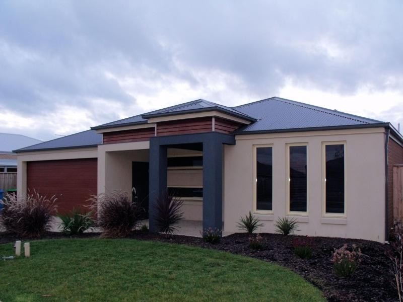 13 Ben Hall Street, Cranbourne East VIC 3977