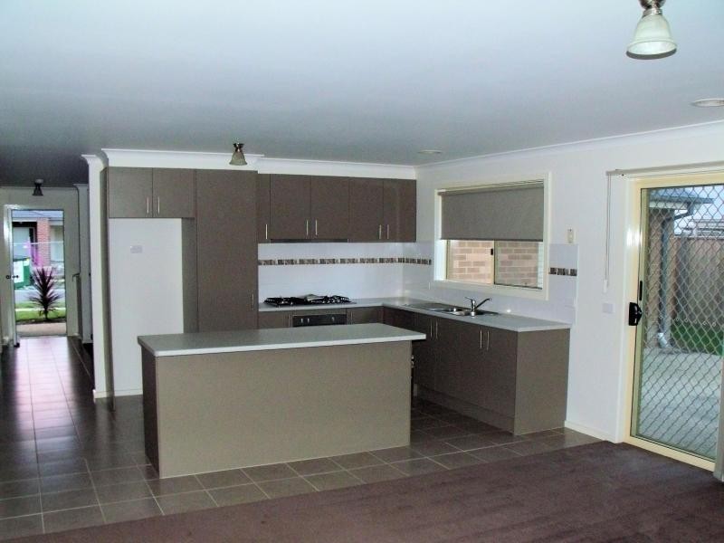 13 Ben Hall Street, Cranbourne East VIC 3977