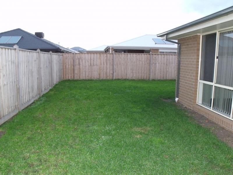 13 Ben Hall Street, Cranbourne East VIC 3977