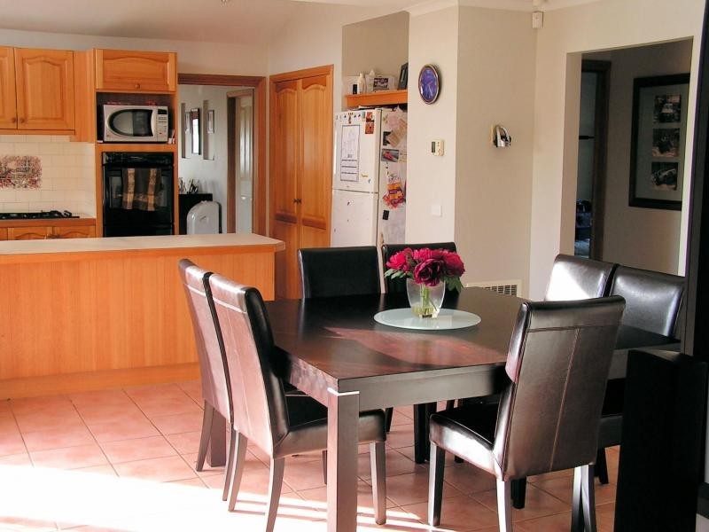4 Berwick Cranbourne Road, Cranbourne East VIC 3977