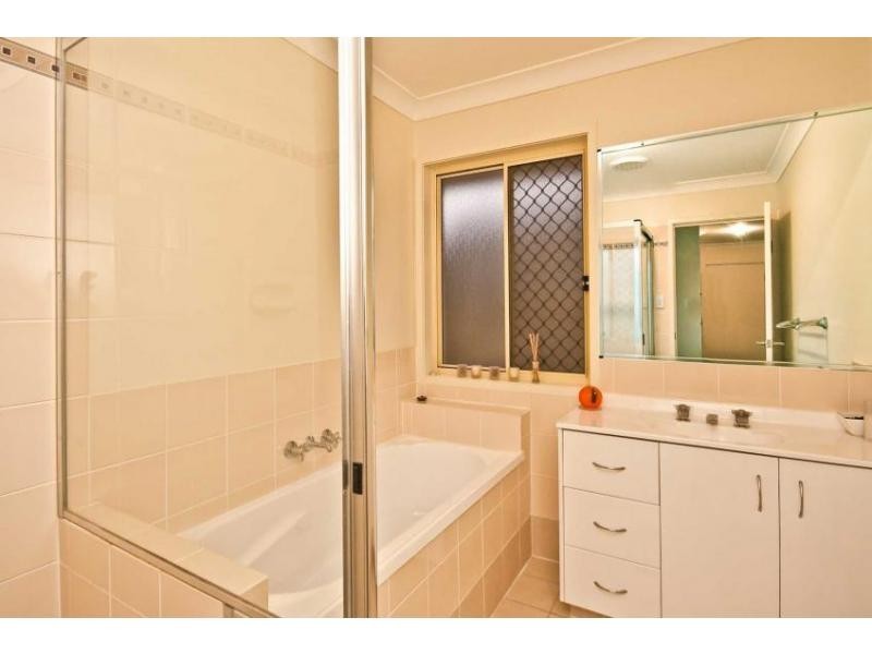 8 Aretha Lane, Narangba QLD 4504